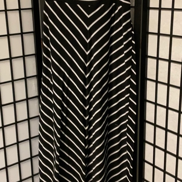 VintageBlack and white maxi skirt, 8-10 faded glory - Picture 4 of 7